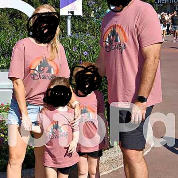 Lot of family DISNEY tees and hats - Picture 9 of 10